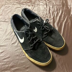 Nike Men's Janoskis Black and Tan Sneakers